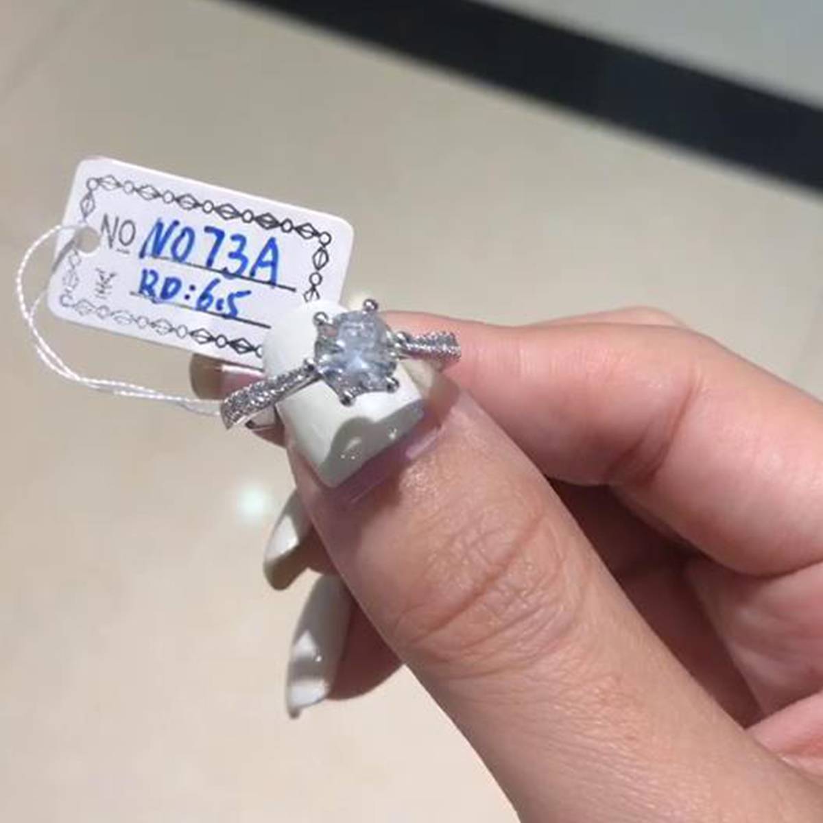 Straight arm micro inlaid heart-shaped six claw women's ring S925 silver plated platinum customized main stone Moissanite  1.0ct/secondary stone high carbon diamond
